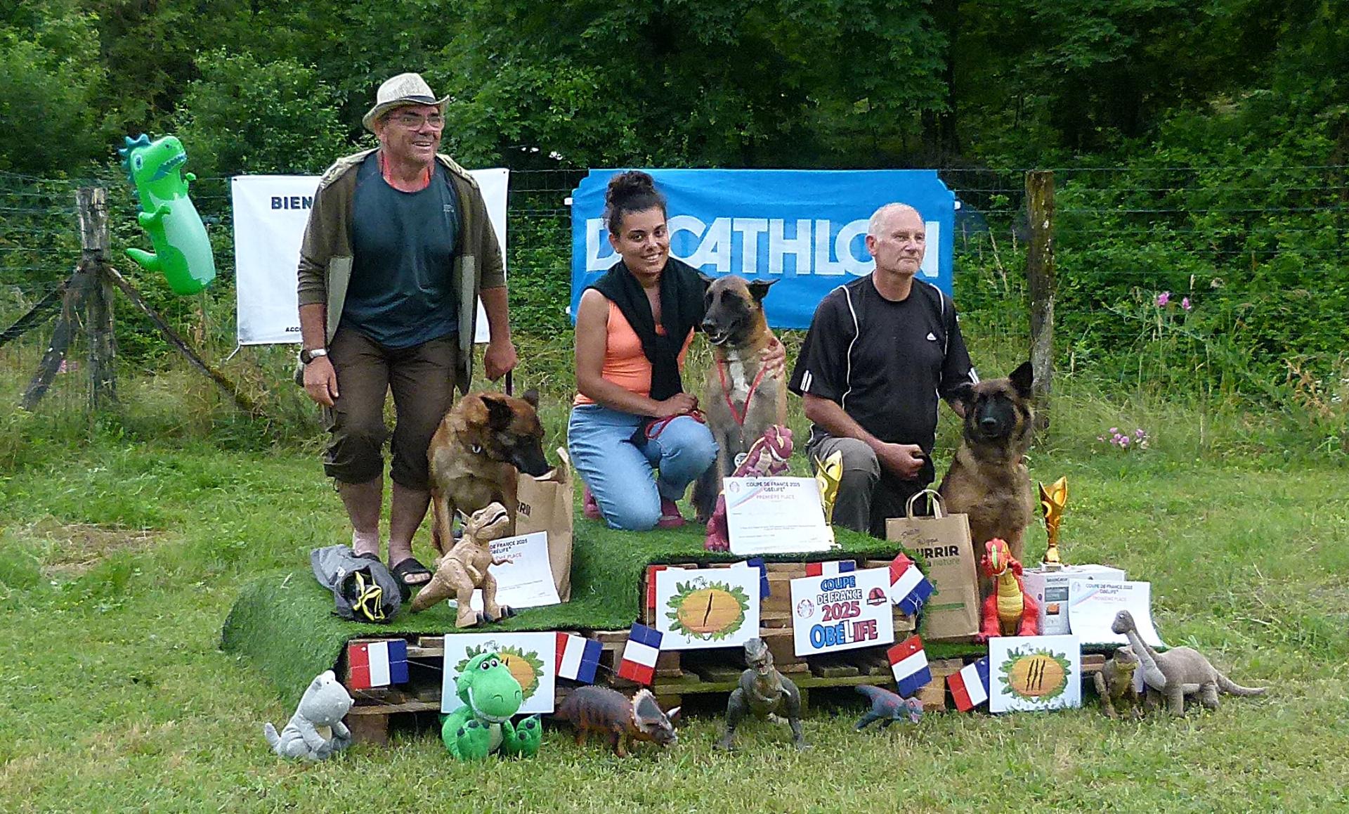 Les 3 premiers du championnat de France d'Obélife du team Obéissance-Ô-Poils